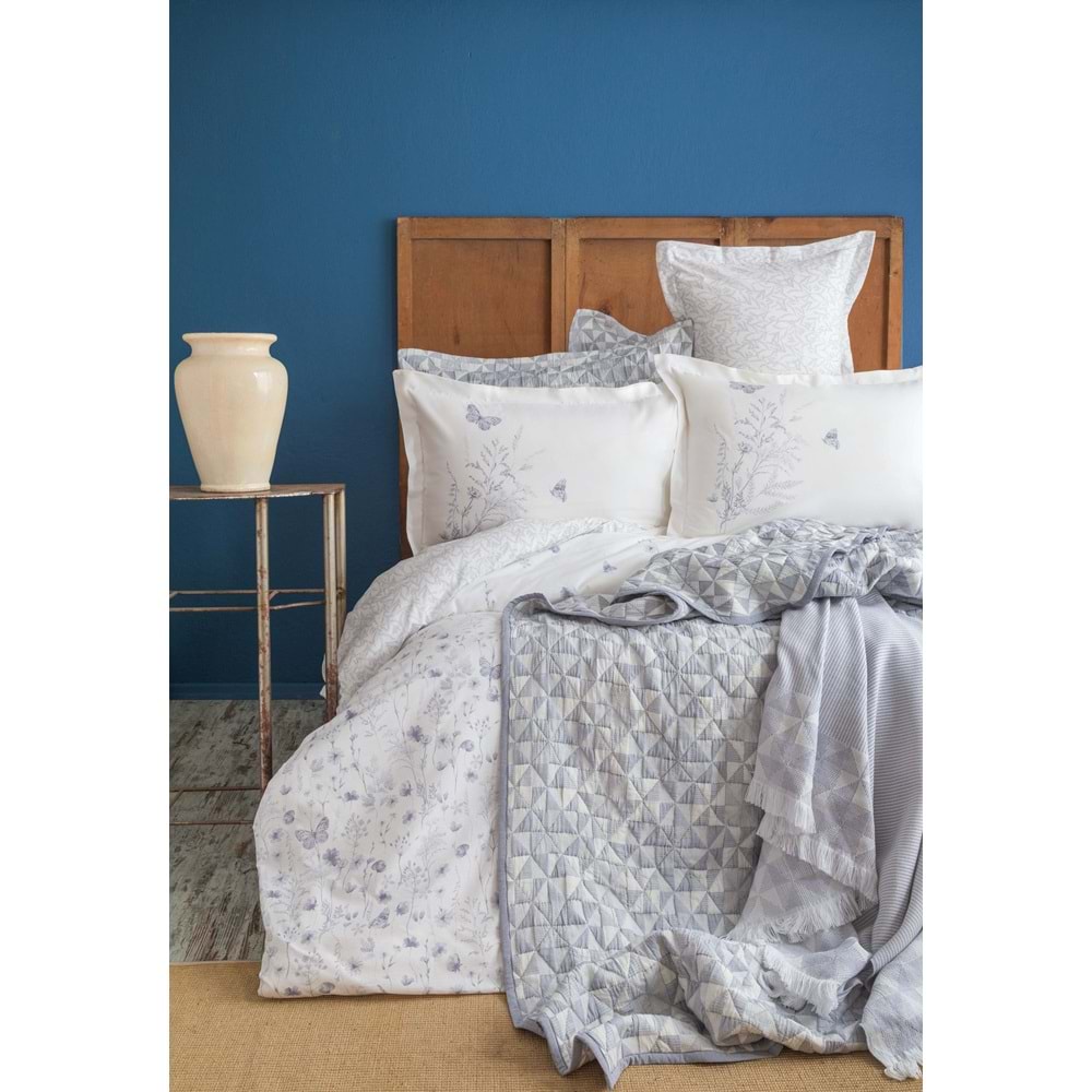 Apricitas Liberty İndigo Çift Kişilik Timeless Prime Yatak Örtülü, Nevresim Takımlı, Battaniyeli Set